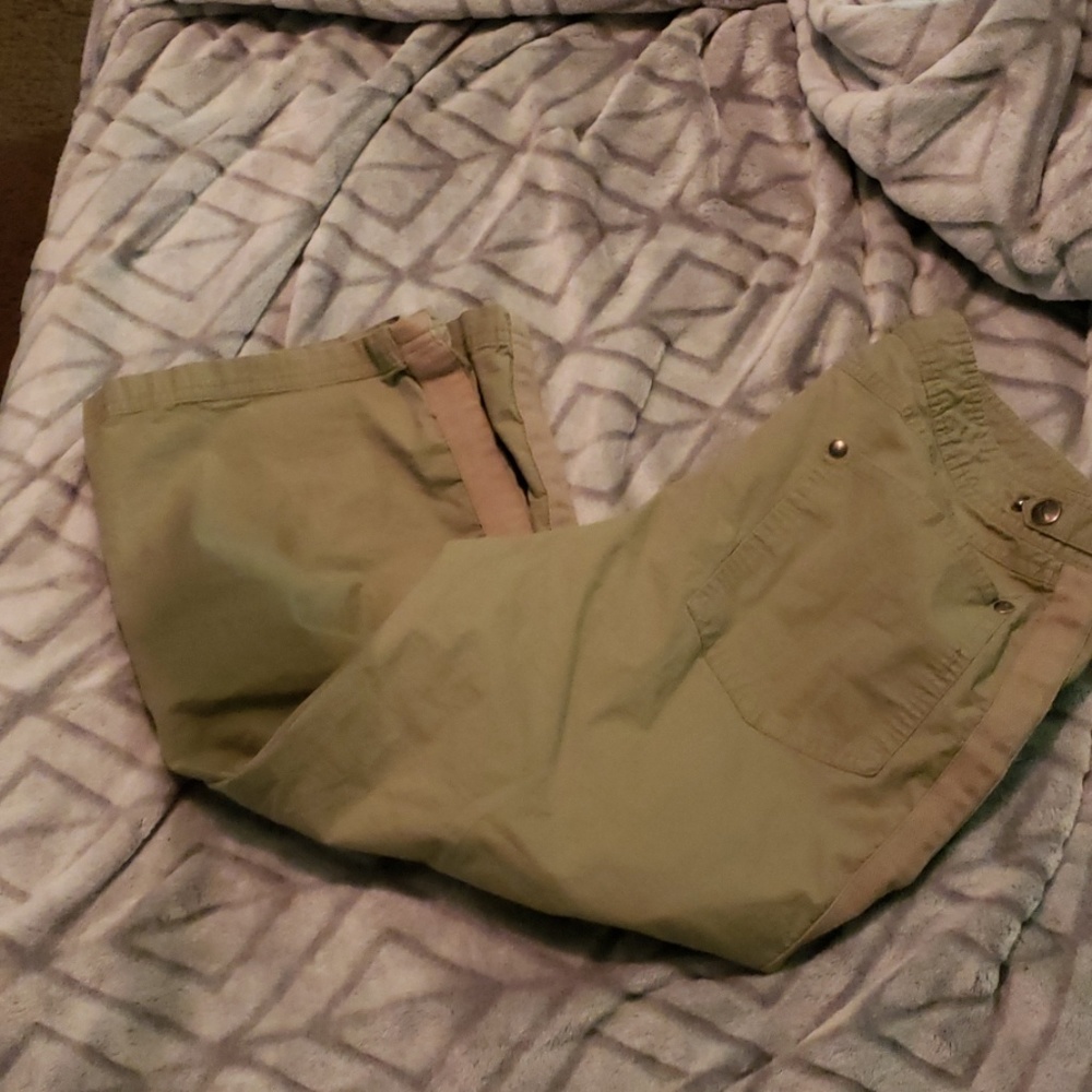 Capri pants